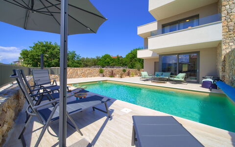 Art Villa Sansa: Shrub, Garden, Residential Area, Plant Community, Land Lot, Groundcover, Landscaping, Backyard, Yard