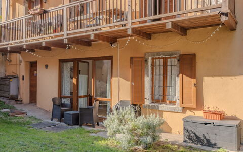 Stefani: Wall, Wood, Facade, Door, Residential Area, House, Home, Balcony, Shade, Wood Stain