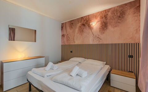 Stefani: Interior Design, Bedroom, Wood, Floor, Bed Sheet, Bed, Flooring, Bedding, Ceiling, Lighting