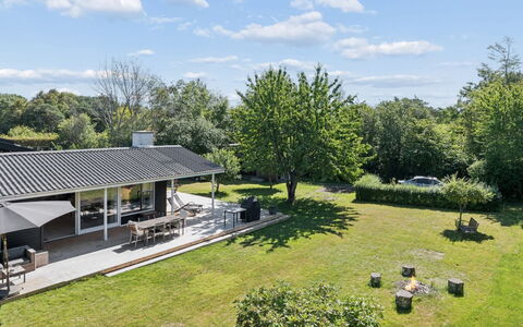 Antonie - 350M from the Sea: Tree, Grass, Shrub, House, Roof, Home, Residential Area, Cottage, Garden