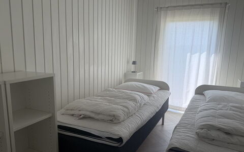 Tameran - from the Sea: Wood, Bedroom, Floor, Bed Sheet, Flooring, Bed, Bedding, Furniture, Bed Frame, Room