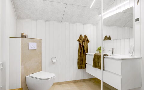Tameran - from the Sea: Flooring, Floor, Plumbing Fixture, Plumbing, Tile, Bathroom, Toilet, Marble, Sink