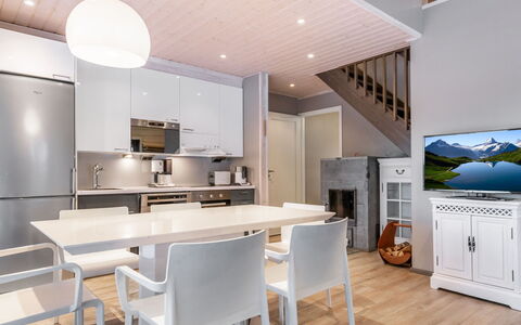 Golfarinkunnas 6B: Furniture, Interior Design, Flooring, Floor, Wood, Ceiling, Kitchen, Lighting, Apartment, Room