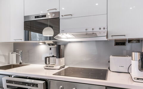 Golfarinkunnas 6B: Kitchen Appliance, Kitchen, Countertop, Major Appliance, Home Appliance, Cabinetry, Kitchen Stove, Interior Design, Stove, Small Appliance
