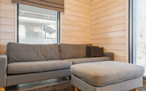 Golfarinkunnas 6B: Furniture, Flooring, Wood, Interior Design, Couch, Floor, Living Room, Wood Flooring, Brown