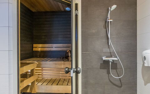 Golfarinkunnas 9B: Flooring, Floor, Interior Design, Plumbing Fixture, Plumbing, Tile, Bathroom, Shower Head, Shower