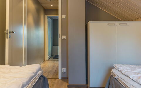Golfarinkunnas 9B: Interior Design, Wood, Bedroom, Flooring, Bed, Floor, Ceiling, Bed Frame, Bed Sheet, Bedding