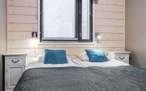 Golfarinkunnas 9C: Wood, Interior Design, Furniture, Linens, Floor, Bedroom, Home, Bed, Ceiling, Room