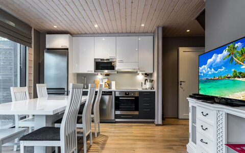 Golfarinkunnas 9C: Interior Design, Furniture, Flooring, Ceiling, Wood, Couch, Floor, Living Room, Television, Room
