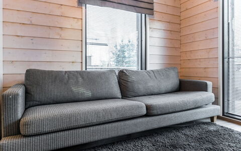 Golfarinkunnas 9C: Wood, Furniture, Couch, Flooring, Living Room, Floor, Natural Material