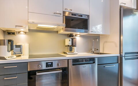 Golfarinkunnas 9D: Kitchen Appliance, Kitchen, Cabinetry, Countertop, Major Appliance, Home Appliance, Kitchen Stove, Interior Design, Stove, Furniture