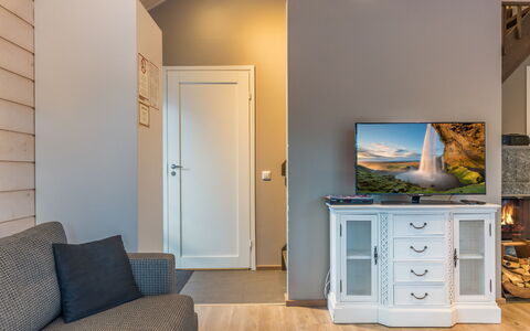 Golfarinkunnas 9F: Interior Design, Flooring, Floor, Furniture, Wood, Ceiling, Room, Lighting, Living Room, Home