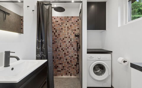 Deik - 1Km from the Sea: Washing Machine, Interior Design, Wall, Flooring, Plumbing Fixture, Floor, Bathroom, Clothes Dryer, Ceiling, Bathroom Cabinet