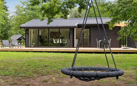Deik - 1Km from the Sea: Grass, Cottage, Garden Buildings, Garden, Lawn, Shade, Yard, Backyard, Shed, Farmhouse