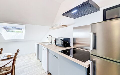 Gîte de la Grée: Kitchen, Furniture, Flooring, Wood, Kitchen Appliance, Interior Design, Major Appliance, Floor, Countertop, Cabinetry