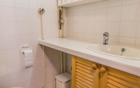 Ukonpuoti 15-16 Kerrostalo: Bathroom Sink, Bathroom, Plumbing Fixture, Sink, Wall, Flooring, Floor, Wood, Tap, Interior Design