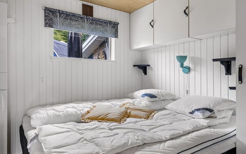 Agla - 350M from the Sea: Wood, Floor, Bedroom, Plank, Hardwood, Wood Stain, Bed, Bedding, Bed Sheet, Design