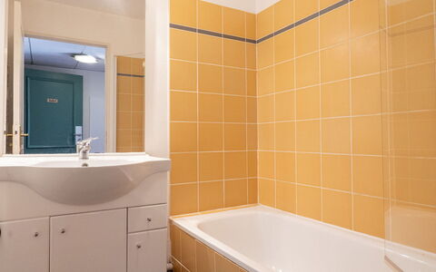 Virginia: Plumbing Fixture, Flooring, Interior Design, Bathroom, Floor, Plumbing, Ceiling, Sink, Tap, Tile