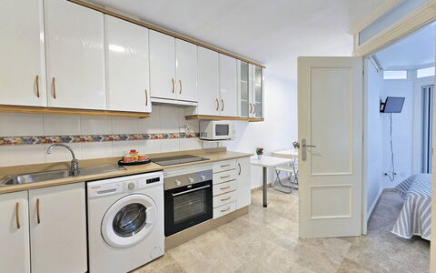 Apartamento Alba 1: Flooring, Major Appliance, Floor, Wood, Interior Design, Kitchen Appliance, Countertop, Kitchen, Ceiling, Cabinetry