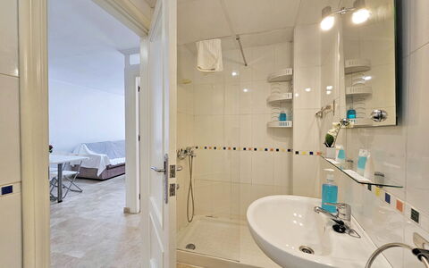 Apartamento Alba 1: Flooring, Interior Design, Floor, Wall, Plumbing Fixture, Ceiling, Room, Bathroom, Plumbing, Lighting