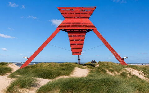 Henri - 700M from the Sea: Sky, Blue, Ecoregion, Morning, Sunlight, Meteorological Phenomenon, Sand