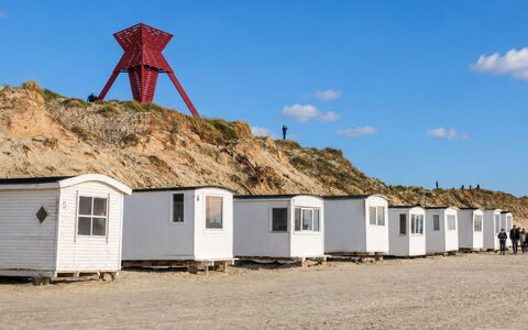 Henri - 700M from the Sea: Sand, Terrain, Beach