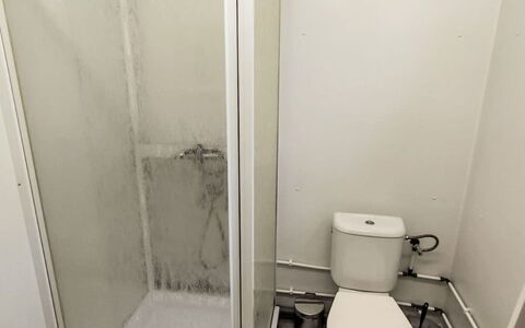 Trebon 1: Floor, Flooring, Bathroom, Toilet Seat, Plumbing Fixture, Toilet, Room, Plumbing, Tile