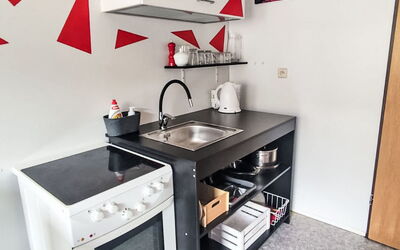Accommodation:&nbsp;Red Nest 1.2