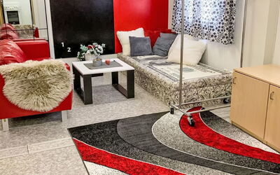 Accommodation:&nbsp;Red Nest 1.2