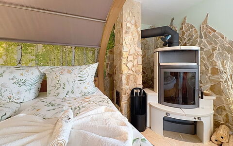 Bionestlein Premium-Appartment mit Sauna: Furniture, Interior Design, Lighting, Chair, Wood Stain, Pillow, Design, Light Fixture, Houseplant, Living Room