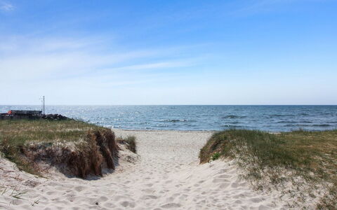 Erich - 500M from the Sea: Sky, Blue, Body Of Water, Beach, Natural Environment, Horizon, Coast, Sea, Summer