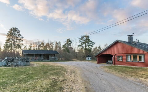 Laukaa 605: Tree, House, Home, Roof, Cottage, Land Lot, Plain, Rural Area, Human Settlement, Barn