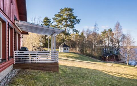 Laukaa 605: Wood, Home, Architecture, House, Cottage, Roof, Land Lot, Siding, Porch, Estate