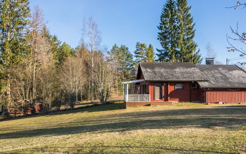Laukaa 605: Tree, Grass, House, Home, Cottage, Roof, Rural Area, Land Lot, Plain