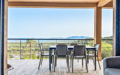 Sainte Lucie Porto Vecchio 650: Balcony, Wood Stain, Houseplant, Outdoor Furniture, Flowerpot