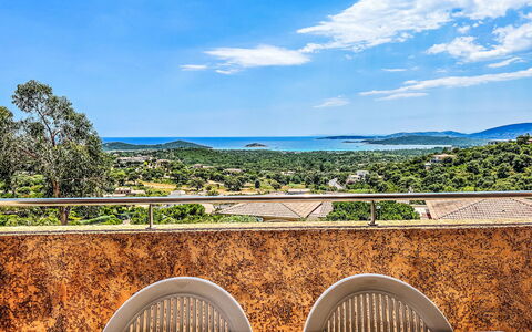Sainte Lucie Porto Vecchio 650: Balcony, Wood Stain, Houseplant, Outdoor Furniture, Flowerpot