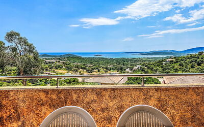 Sainte Lucie Porto Vecchio 650: Balcony, Wood Stain, Houseplant, Outdoor Furniture, Flowerpot