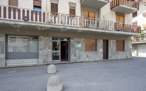 Raggio di Stella: Balcony, Wood Stain, Houseplant, Outdoor Furniture, Flowerpot
