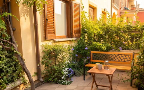 City and Coast: Balcony, Wood Stain, Houseplant, Outdoor Furniture, Flowerpot