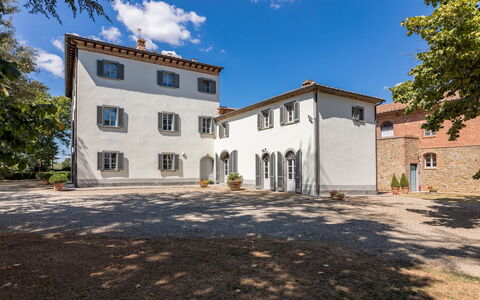 Antica Villa Merelli 12: Wall, Building, Facade, House, Architecture, Home, Shrub, Roof, Human Settlement, Estate
