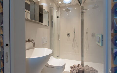 Belvedere Guastella B 4: Bathroom, Interior Design, Plumbing Fixture, Wall, Flooring, Floor, Toilet, Mirror, Bathroom Sink, Plumbing