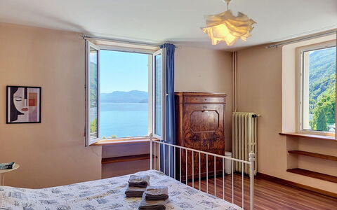 Casa Yakamos: Interior Design, Bedroom, Furniture, Floor, Bed, Bedding, Flooring, Room, Bed Sheet, Linens
