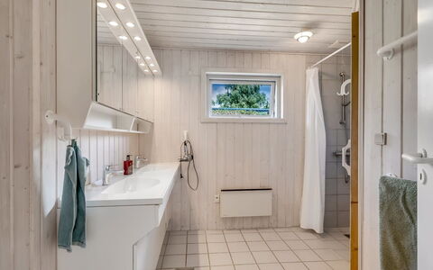 Anina - 300M from the Sea: Flooring, Wood, Plumbing Fixture, Floor, Interior Design, Ceiling, Sink, Tap, Plumbing, Bathroom