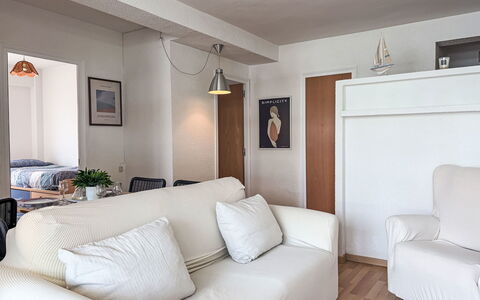 Xaloc: Furniture, Interior Design, Couch, Flooring, Wall, Floor, Wood, Room, Living Room, Apartment