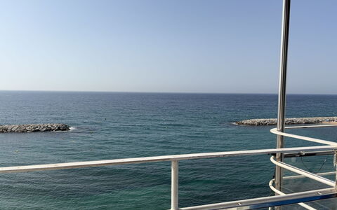 Clara: Blue, Water Resources, Water, Body Of Water, Horizon, Waterway, Sea, Coastal And Oceanic Landforms