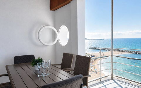 Clara: Sea, Ocean, Glass, Shade, Aluminium, Balcony