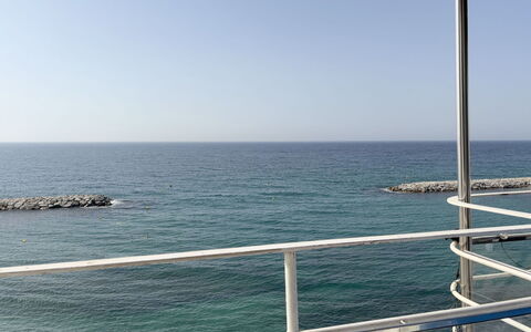 Clara: Blue, Water Resources, Water, Body Of Water, Horizon, Waterway, Sea, Coastal And Oceanic Landforms