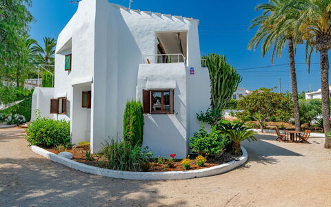 Can Nura: Shrub, Estate, Landscaping, Garden, Shade, Balcony, Hacienda, Design, Eco Hotel