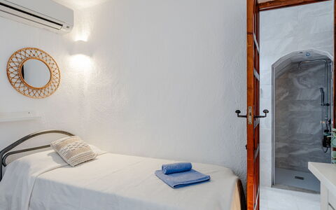 Can Nura: Bed, Bedroom, Wall, Bedding, Bed Sheet, Interior Design, Floor, Furniture, Ceiling, Flooring