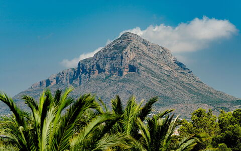 Can Nura: Sky, Blue, Mountain, Hill, Summit, Mountain Range, Ridge, Massif